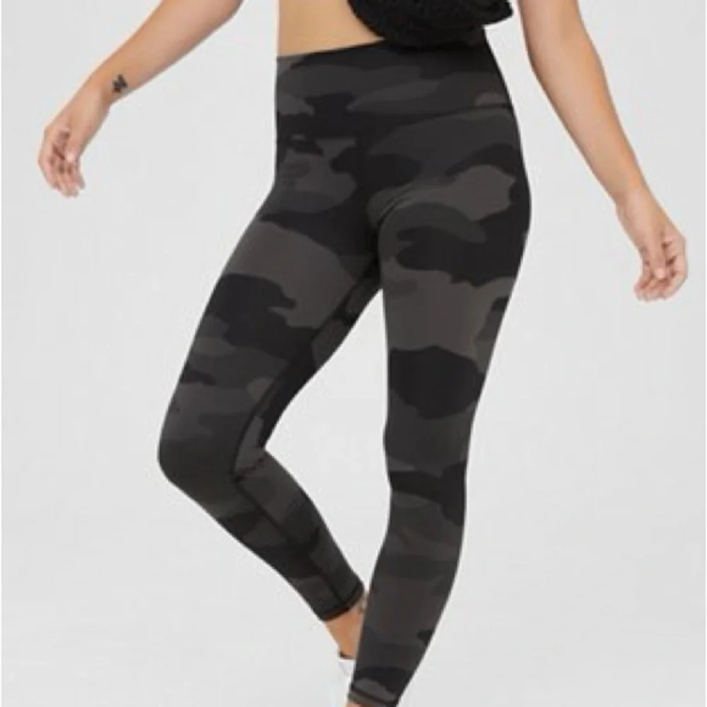Offline by Aerie Black Camo High Waist Legging - Picture 2 of 5